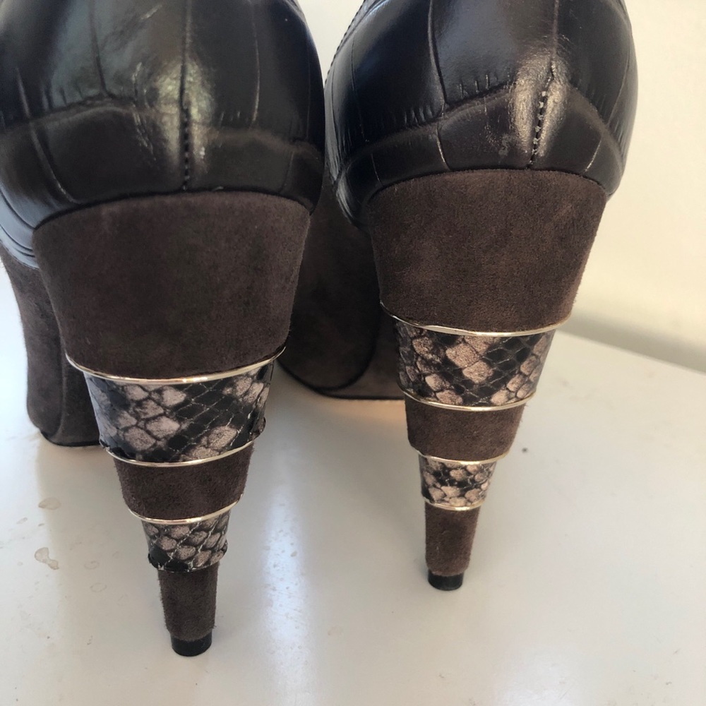 Ferragamo Suede Pump python embossed Heel - Picture 6 of 8